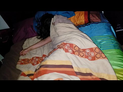 ❤️ Stepson yana dukan mahaifiyar mahaifiyarsa yayin da take barci. ❤❌ bidiyon tsutsa