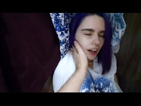 ❤️ Ya sami kanwata a cikin kabad ya taimaka mata ❤❌ bidiyon tsutsa